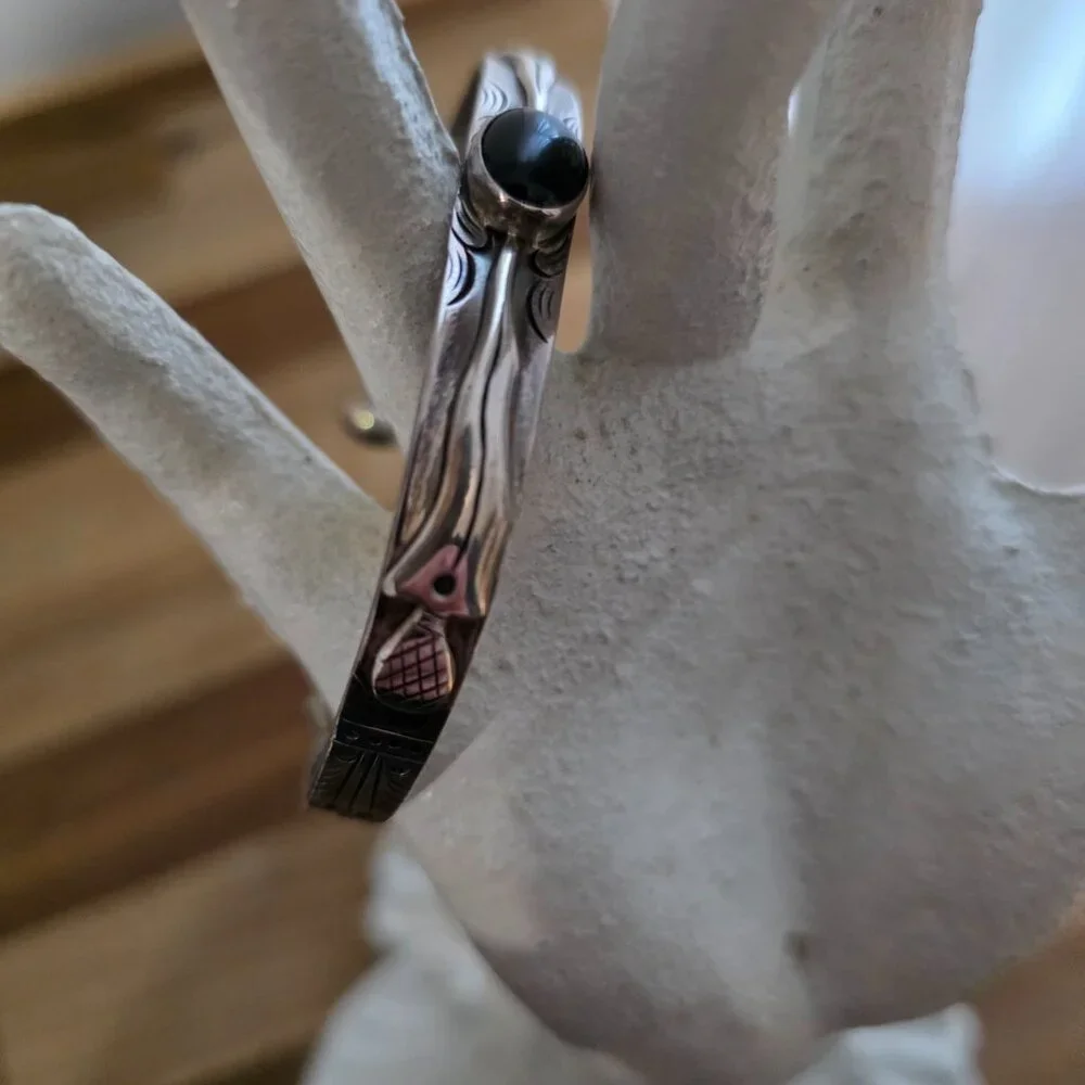 Silver and black onyx cuff bracelet ~ VINTAGE - Picture 7 of 8